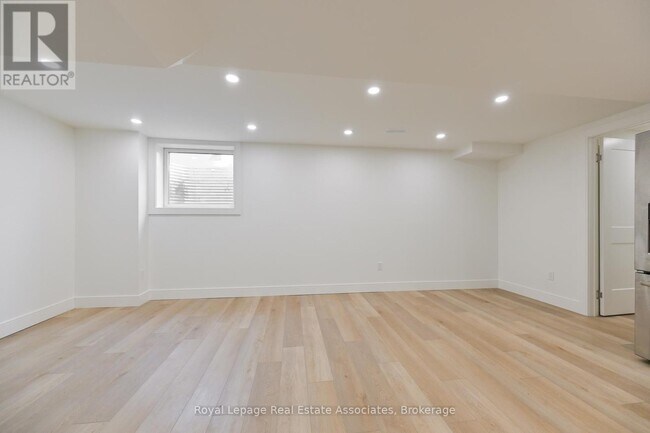 Photo du bâtiment - 8 McNally St