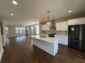 Building Photo - 942 Riverside Dr