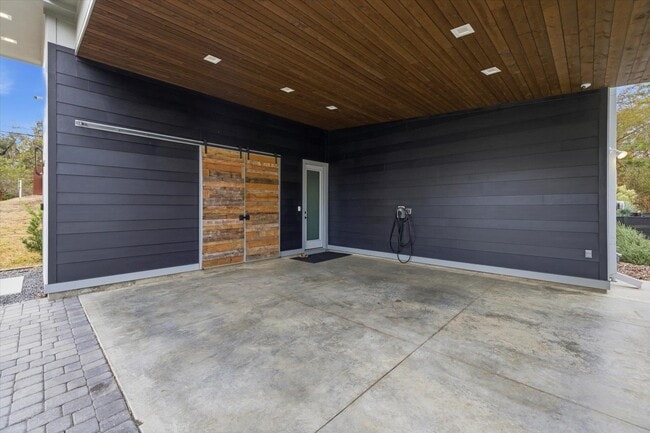 Foto del edificio - 2351 Lake Hall Rd