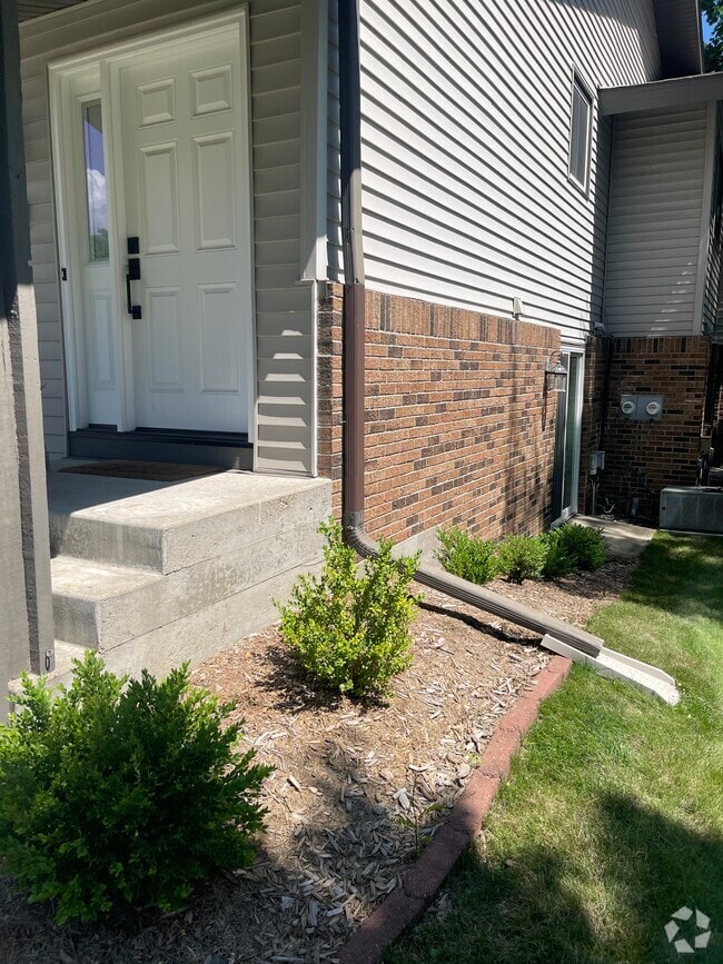Building Photo - 9631 Hampshire Ln