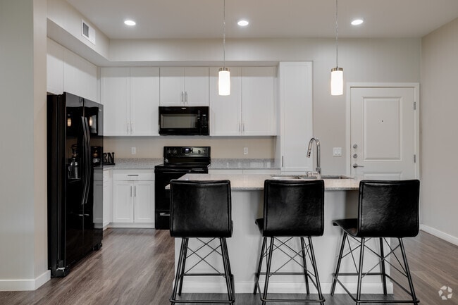 2HAB, 2BA - 951ft² - The Premiere at Dana Park