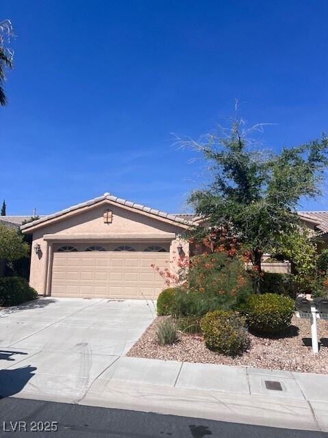 Foto principal - 5063 Vincitor St