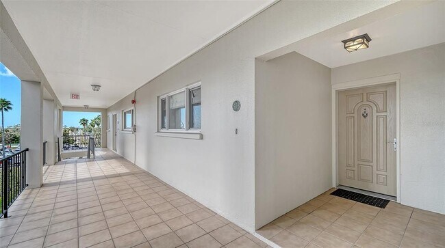 Foto del edificio - 301 S Gulfstream Ave