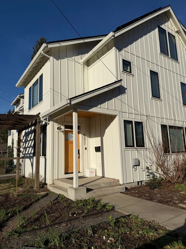 Building Photo - 6277 SE 49th Ave