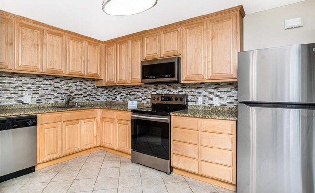 Foto del edificio - Charming & Spacious Townhome Located in Sa...