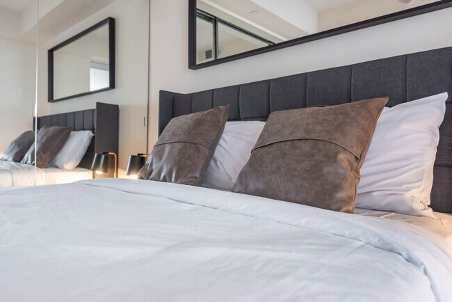 Photo du bâtiment - 155 Yorkville Ave