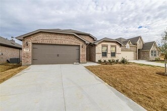 Building Photo - 635 Frio Ln