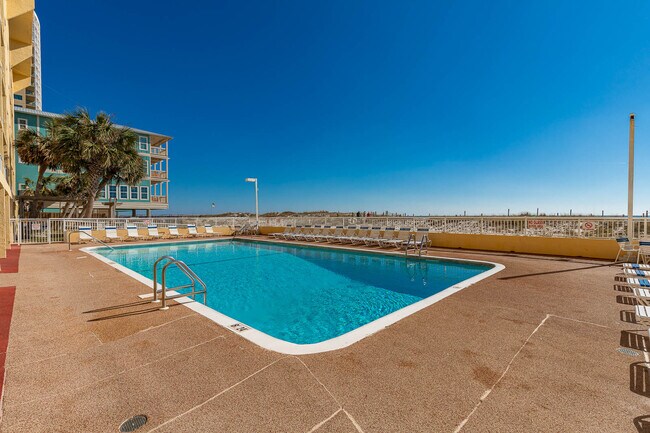 Building Photo - 615 W Beach Blvd