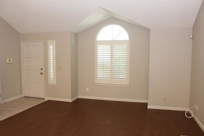 Building Photo - 1624 E Eclipse Ave