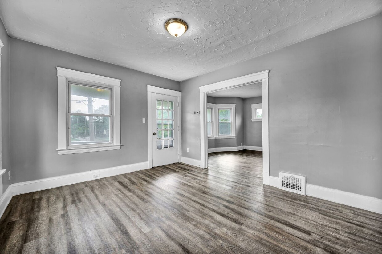 Primary Photo - Newly renovated 4 bedroom HALF OFF MAY RENT