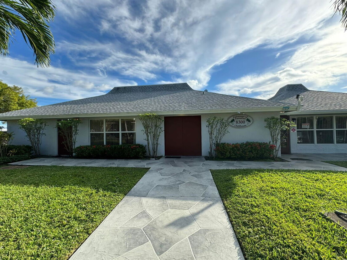 Foto principal - 8105 NW 61st St