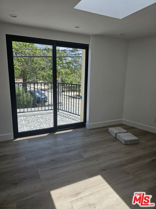 Foto del edificio - 5247 W 9th St