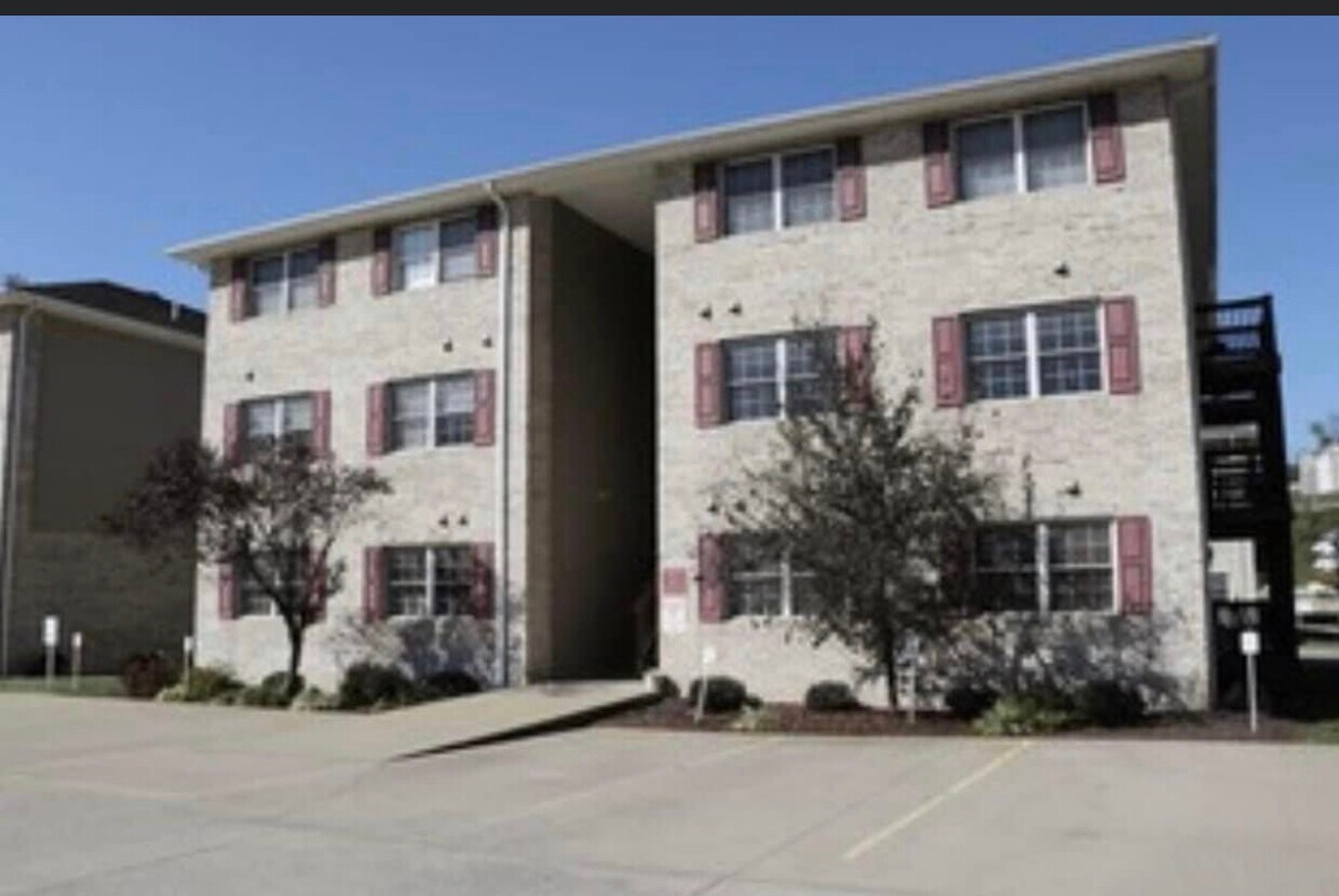 611 Leah Dr Unit 611 Creekside, WV 26508 Condo for Rent