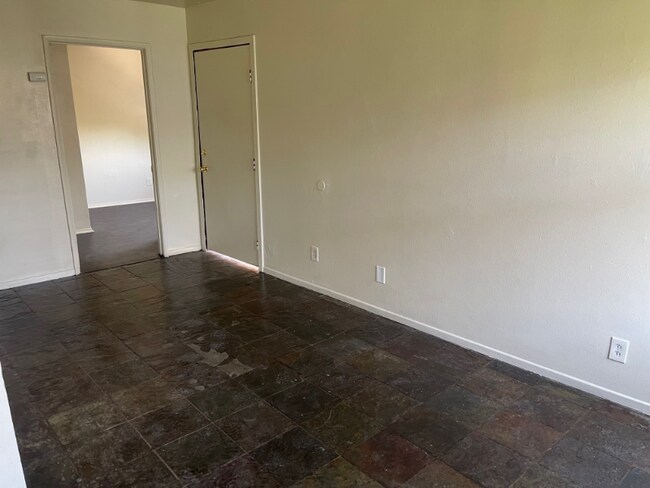 Foto del edificio - 5243 Huntington Dr