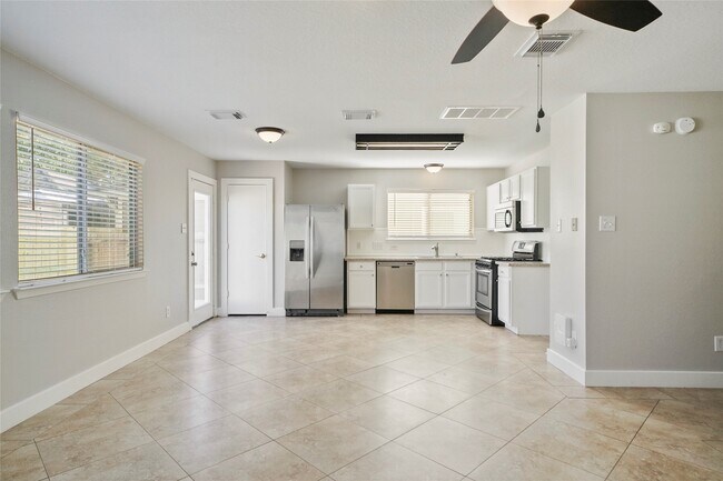 Building Photo - 26852 Wellington Ct