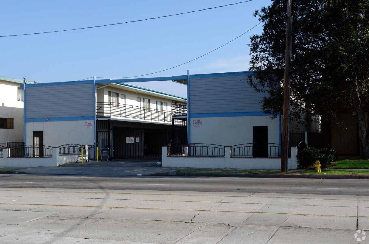 Primary Photo - 4075 W Rosecrans Ave