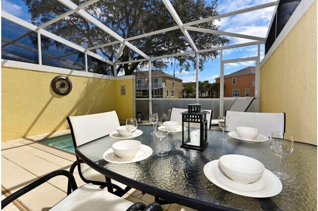 Foto del edificio - 17440 Placidity Ave