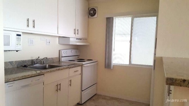 Building Photo - 1880 California St