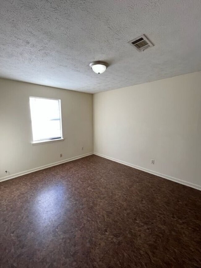 Foto del edificio - 620 Mitchell Ave