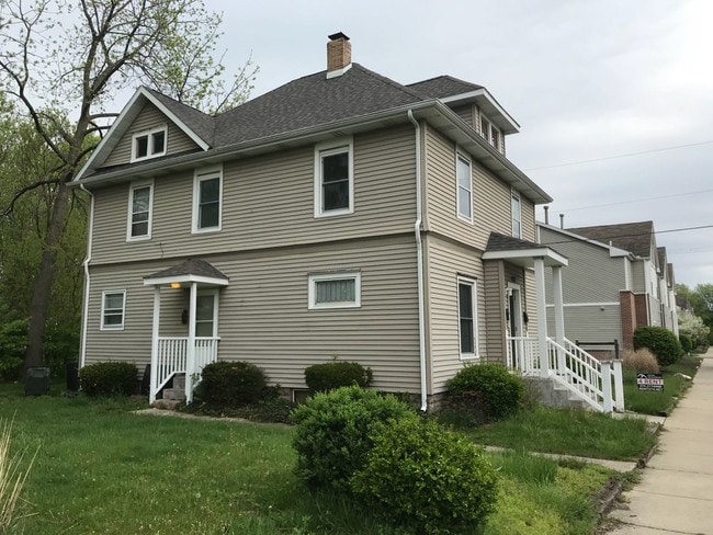 Building Photo - 407 E South St
