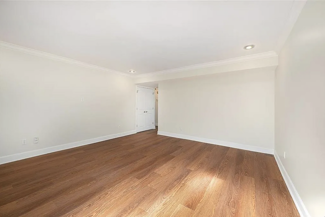 Foto del edificio - 524 W 10th St