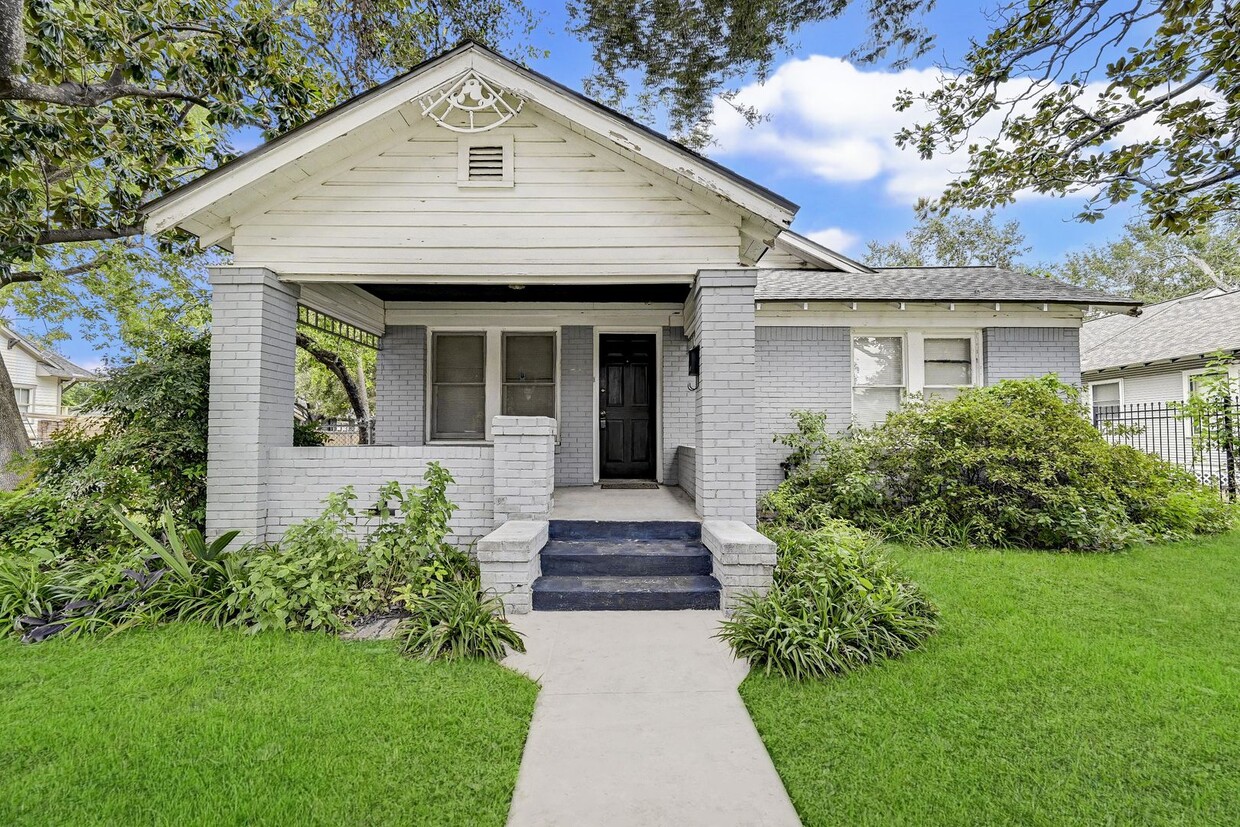 Primary Photo - Charming 2-Bedroom Home with Hardwood Floo...