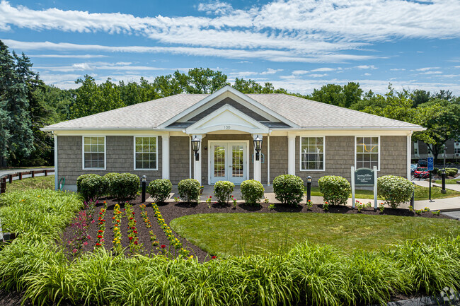 Leasing Office - The Glenbrook at Rocky Hill