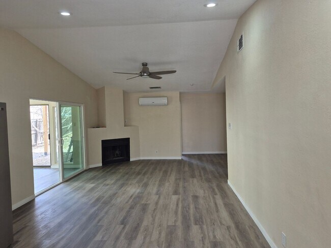 Foto del edificio - 4018 Sunrise Cove Dr