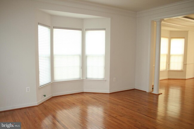 Building Photo - 4415 Medallion Dr