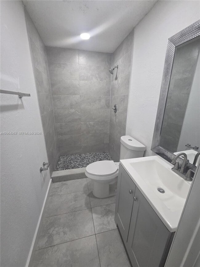Foto del edificio - 1235 SW 136th Pl