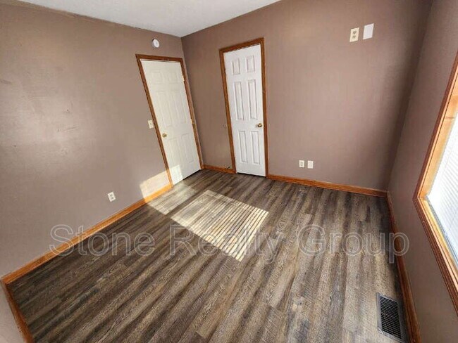 Building Photo - 823 S 19th St