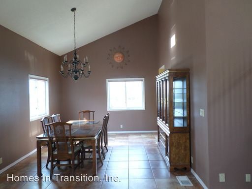 Building Photo - 909 Piedra Larga Pl NE