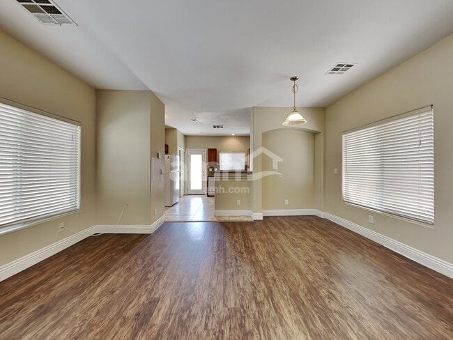 Building Photo - 8845 Red Fox Dr