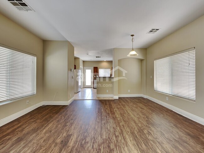 Foto del edificio - 8845 Red Fox Dr