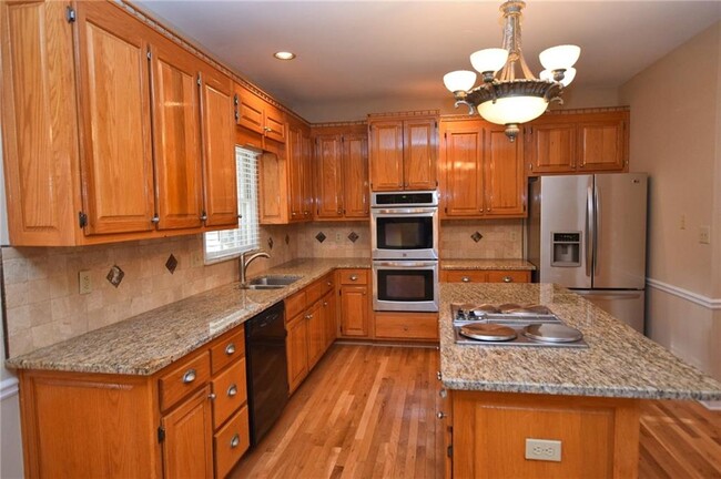 Building Photo - 9180 Chapelwood Dr