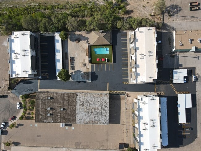 Building Photo - Paramount Square Apartments