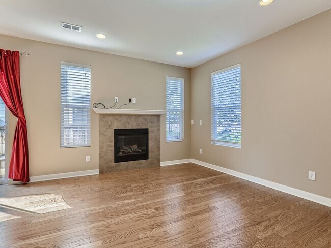Building Photo - Lovely 3 Bedroom 2.5 Bath in Parker!