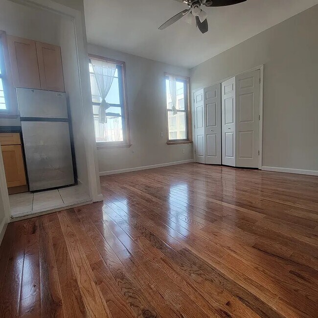 Foto del edificio - 1293 Bushwick Ave