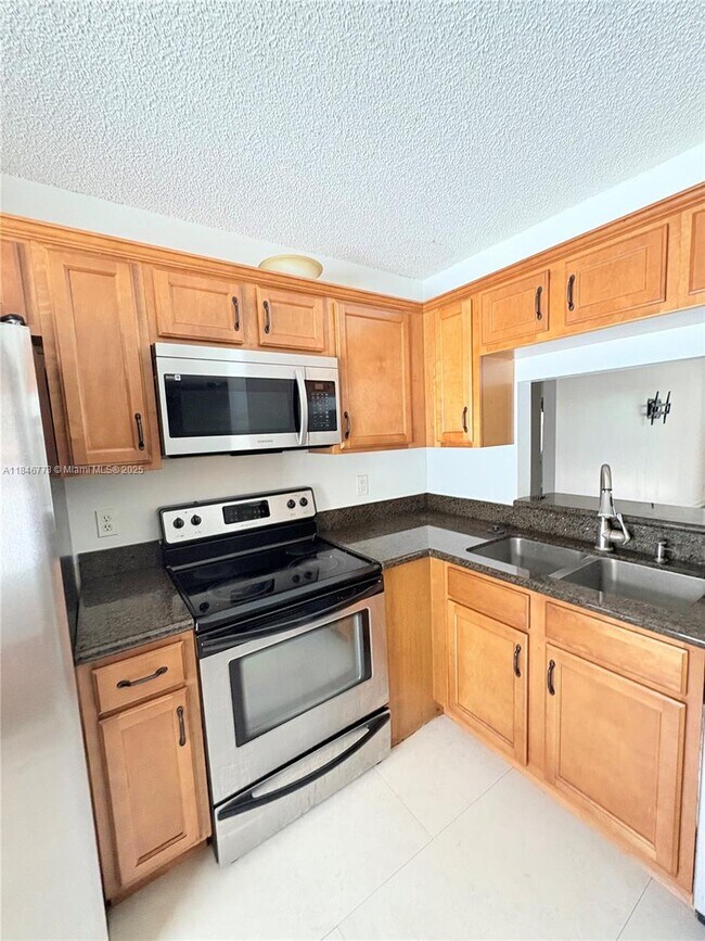 Foto del edificio - 11174 W Sample Rd