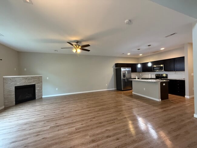 Building Photo - 1318 N Dodge St Ct