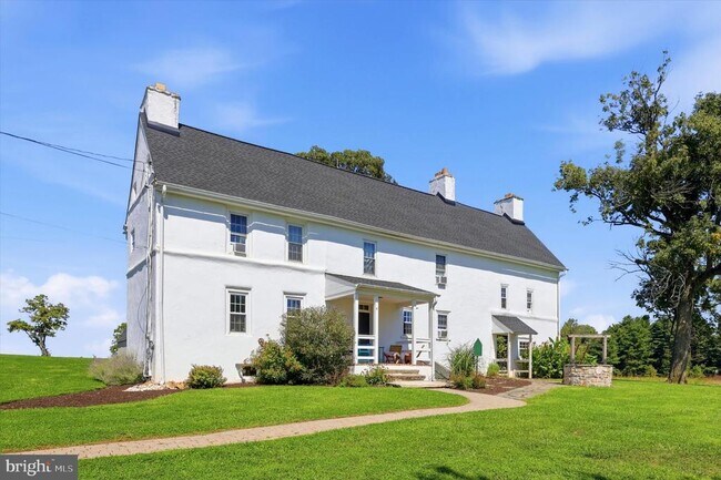 Building Photo - 395 Bishop Hollow Rd