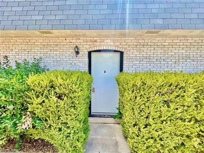 Building Photo - 5806 Belmoor Dr