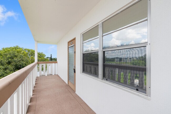 Foto del edificio - 4060 Cornwall C