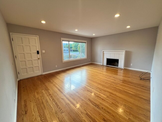 Building Photo - 5255 Halifax Dr