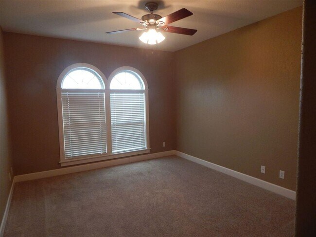 Building Photo - 18 Bella Vista Cir
