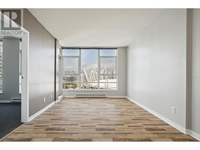 Building Photo - 939-2939 Expo Blvd
