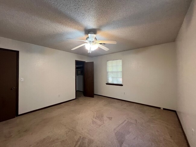 Building Photo - 713 W Delaware St