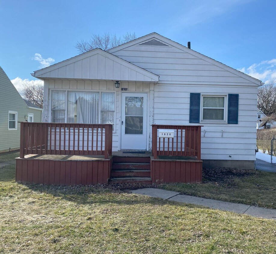 Primary Photo - 3 Bed Home - East Toledo