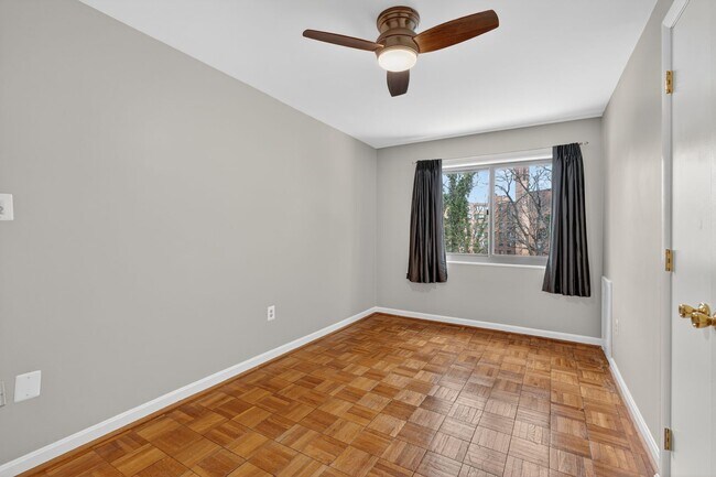 Building Photo - Professionally Managed, 2 Bedroom Corner Unit // Glover Park // Parking Included