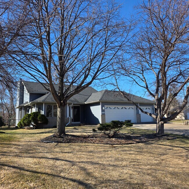 Foto del edificio - 9231 Queens Garden N